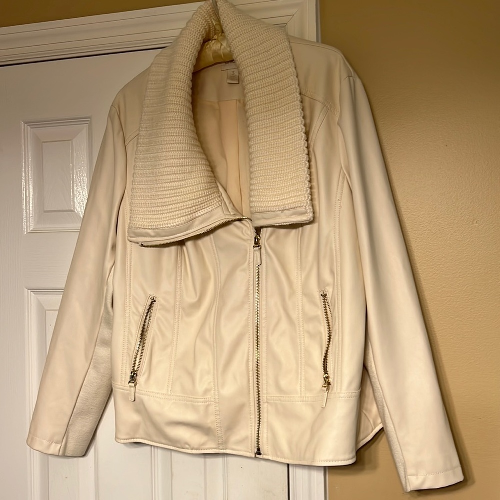 PRISTINE CHICO’s cream sexy jacket! ADULT size 3!mint condition, get it now!!